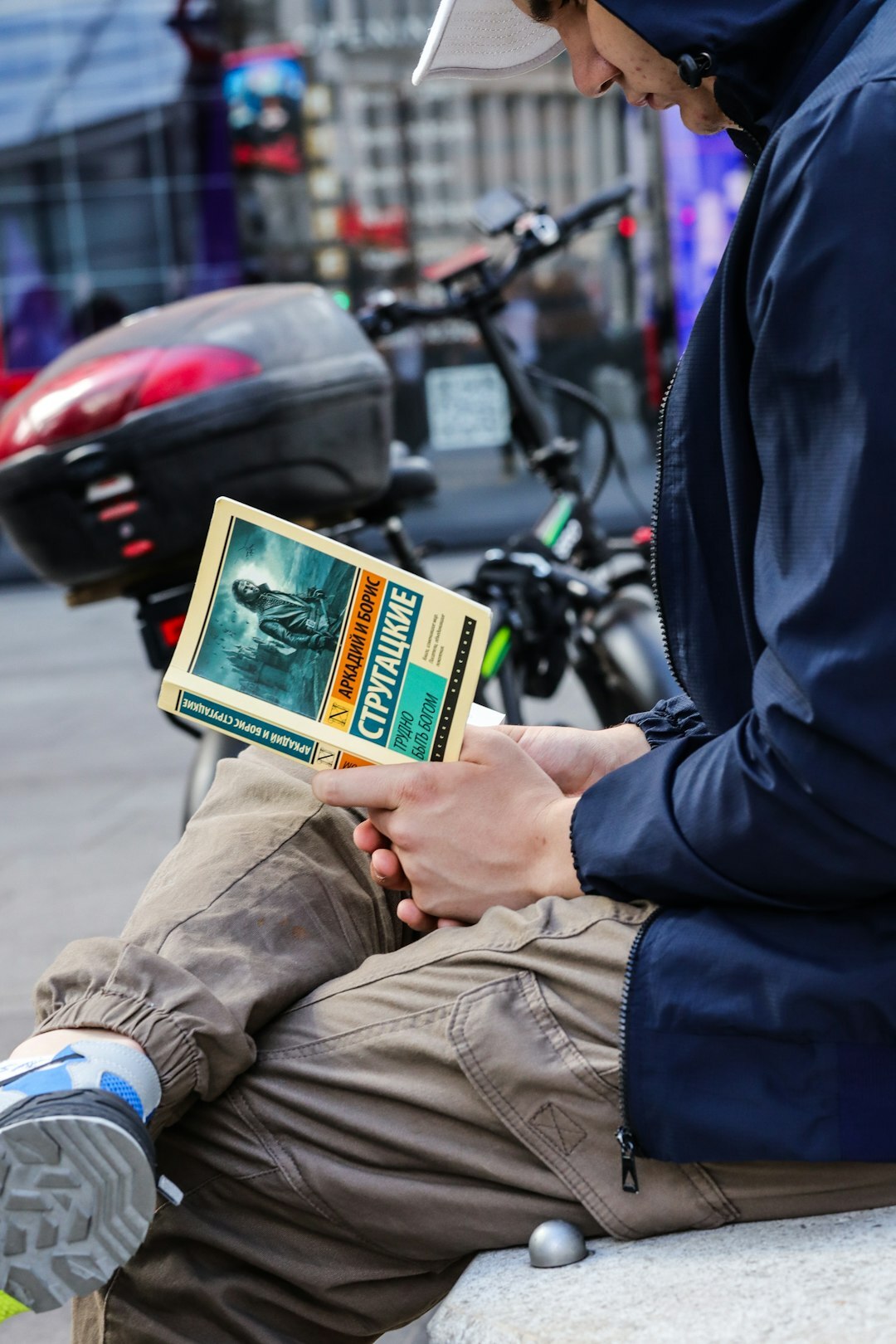 detective reading book